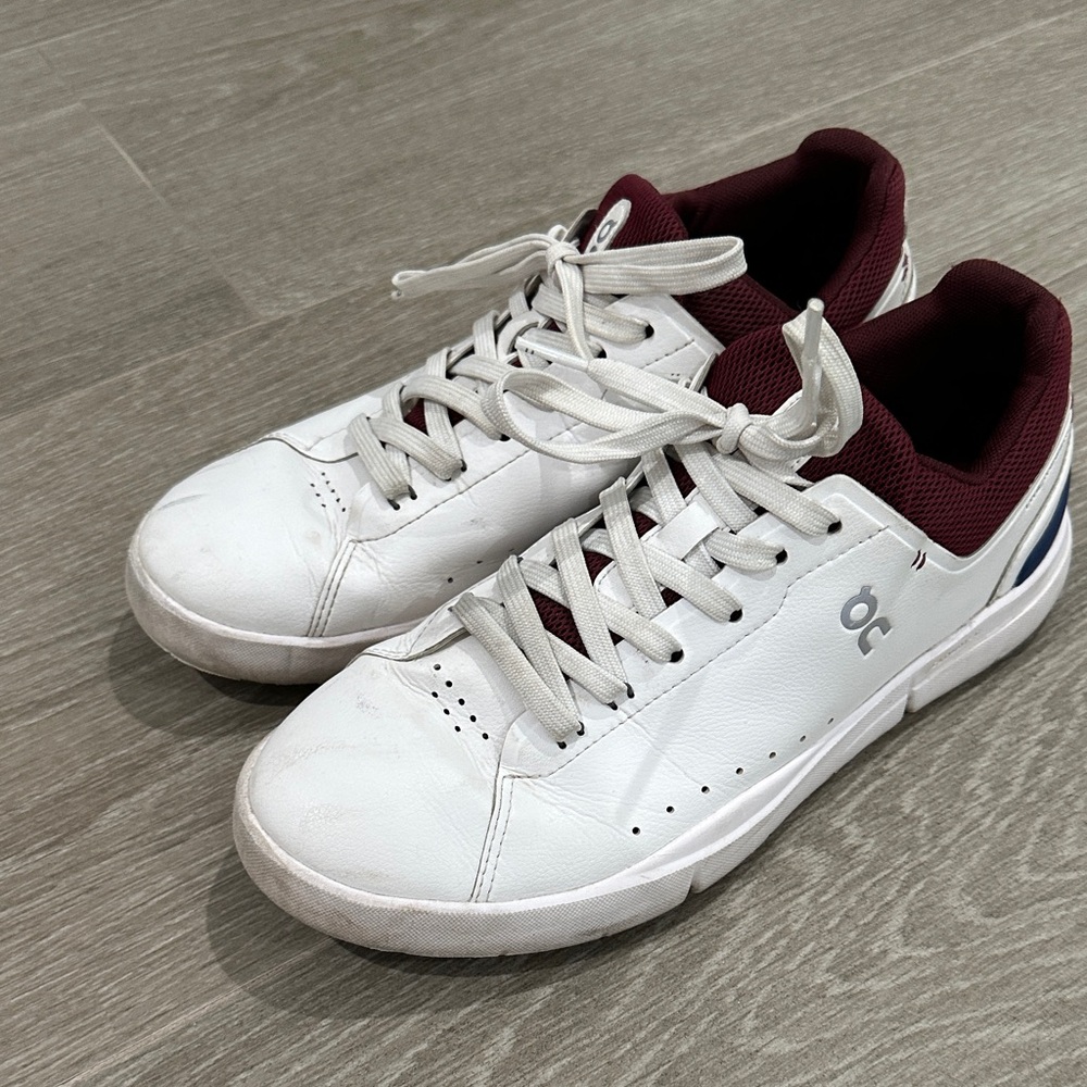 On Running Men's “the Roger” in White and Burgundy